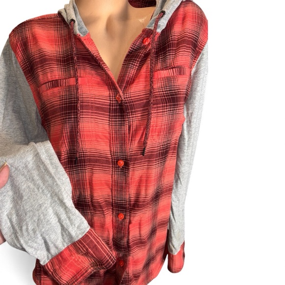 The North Face Red and Gray Hooded 4 pocket button up Plaid Shirt - Picture 3 of 9